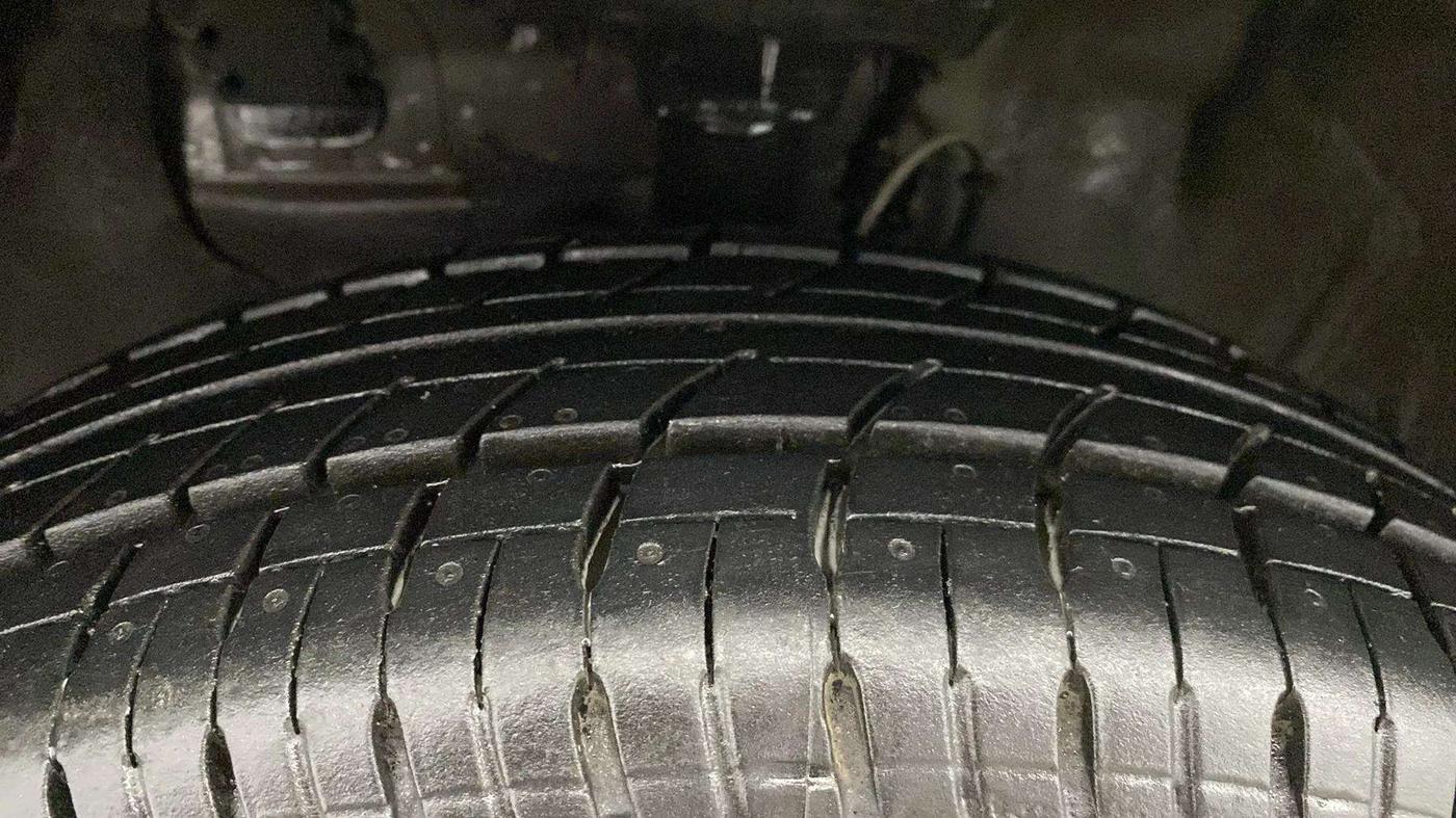 2018 Hyundai Elite i20 MAGNA EXECUTIVE 1.2, Petrol, Manual, 36,133 km, Left Front Tyre Tread