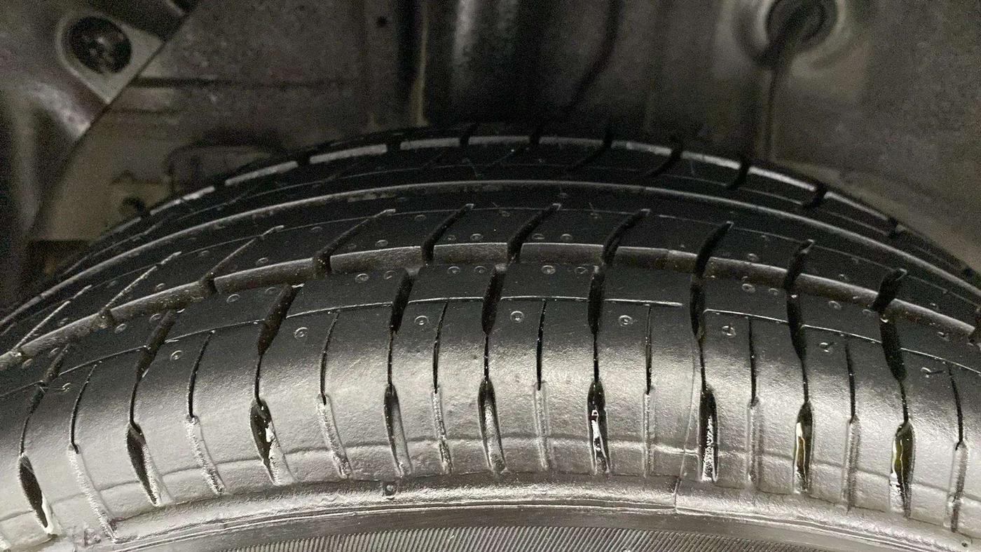 2018 Hyundai Elite i20 MAGNA EXECUTIVE 1.2, Petrol, Manual, 36,133 km, Right Rear Tyre Tread