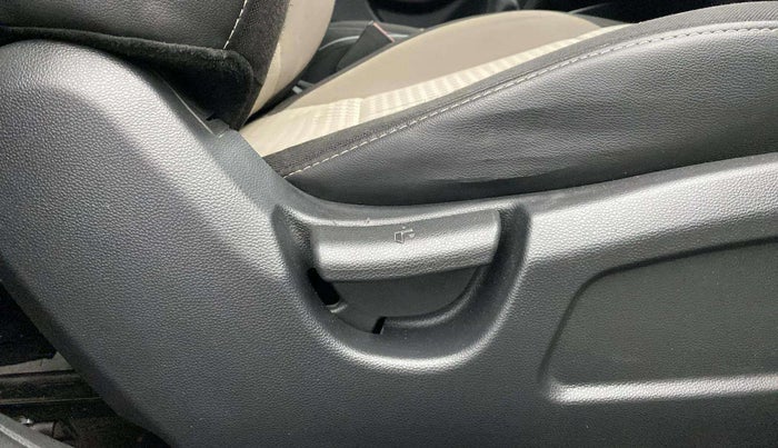 2018 Hyundai Elite i20 MAGNA EXECUTIVE 1.2, Petrol, Manual, 36,133 km, Driver Side Adjustment Panel