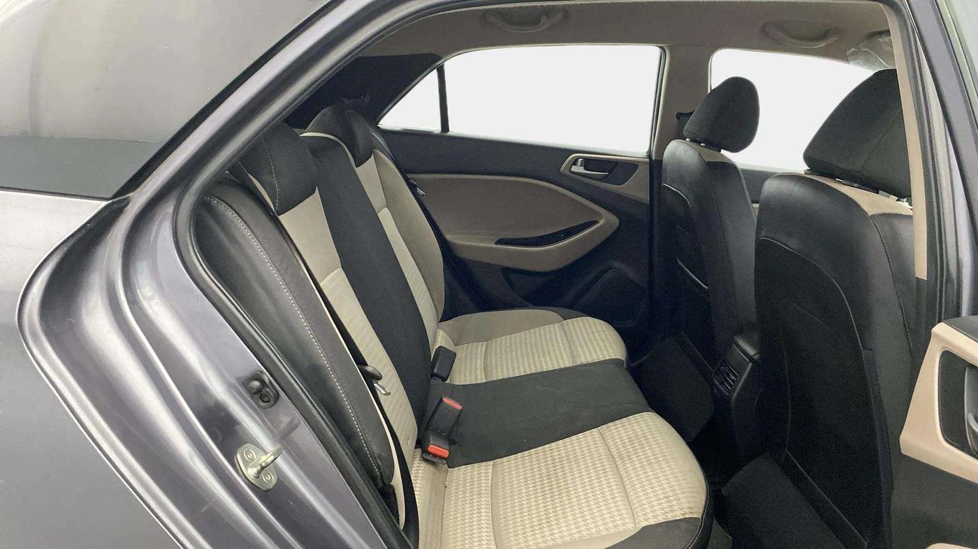 2018 Hyundai Elite i20 MAGNA EXECUTIVE 1.2, Petrol, Manual, 36,133 km, Right Side Rear Door Cabin