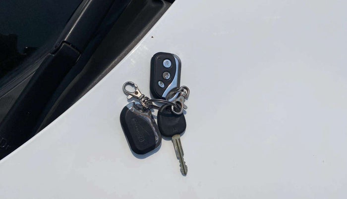 2013 Hyundai i10 MAGNA 1.1, Petrol, Manual, 49,438 km, Key Close Up
