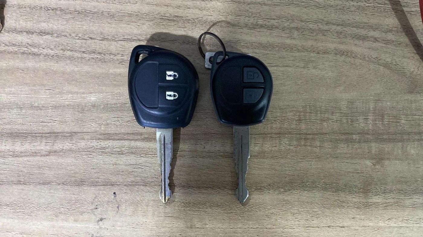 2016 Maruti Swift VXI, Petrol, Manual, 42,078 km, Key Close Up