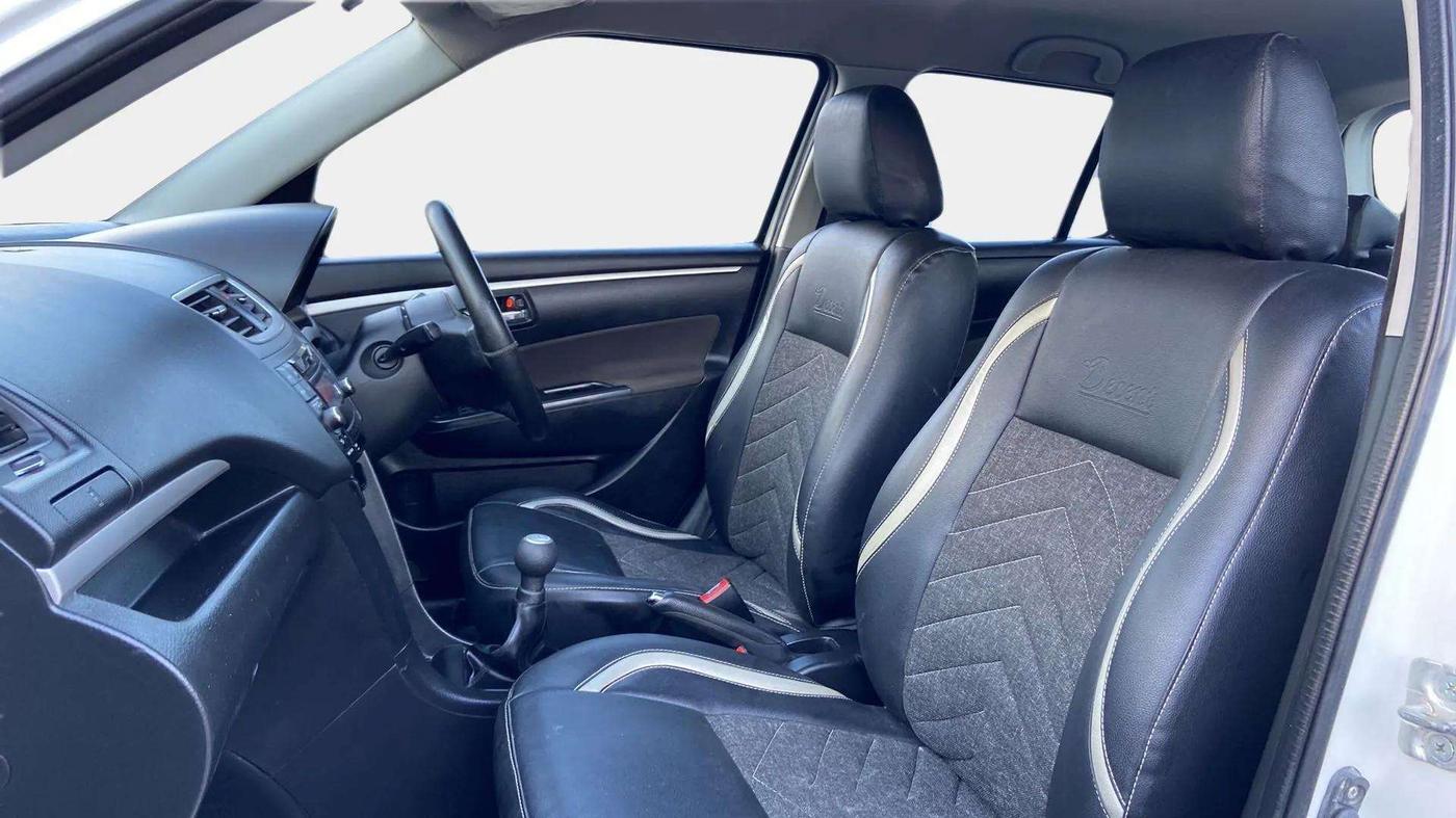 2016 Maruti Swift VXI, Petrol, Manual, 42,078 km, Right Side Front Door Cabin