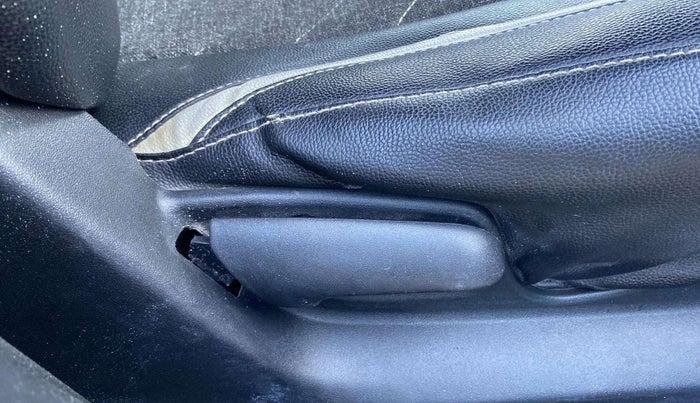 2016 Maruti Swift VXI, Petrol, Manual, 41,944 km, Driver Side Adjustment Panel