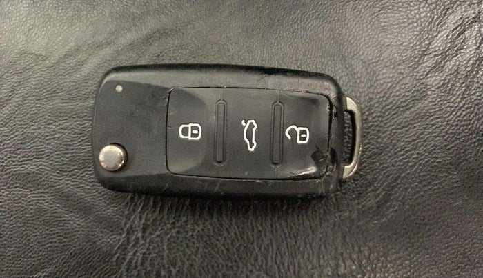 2018 Volkswagen Ameo COMFORTLINE 1.0L, Petrol, Manual, 79,590 km, Key Close Up