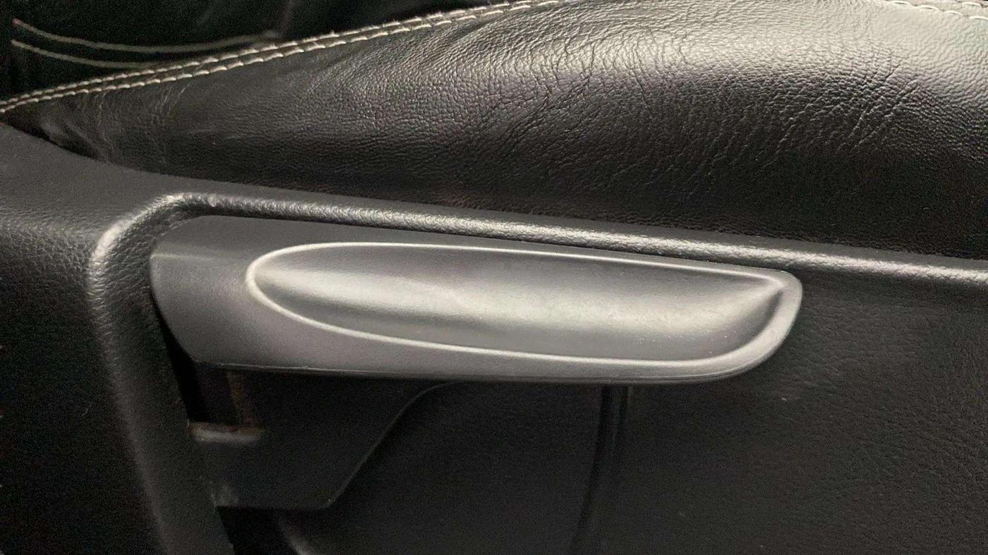 2018 Volkswagen Ameo COMFORTLINE 1.0L, Petrol, Manual, 79,647 km, Driver Side Adjustment Panel