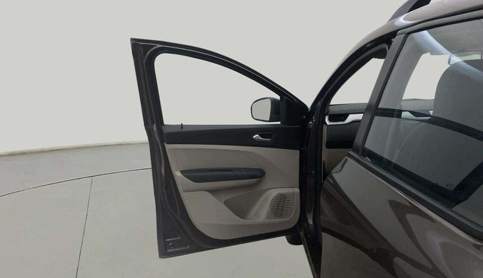2022 Renault TRIBER RXZ AMT, Petrol, Automatic, 8,379 km, LHS Front Door