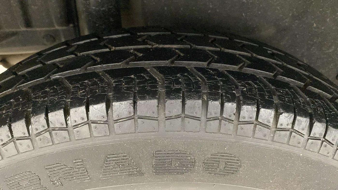 2014 Maruti Swift Dzire VXI, Petrol, Manual, 51,650 km, Right Rear Tyre Tread