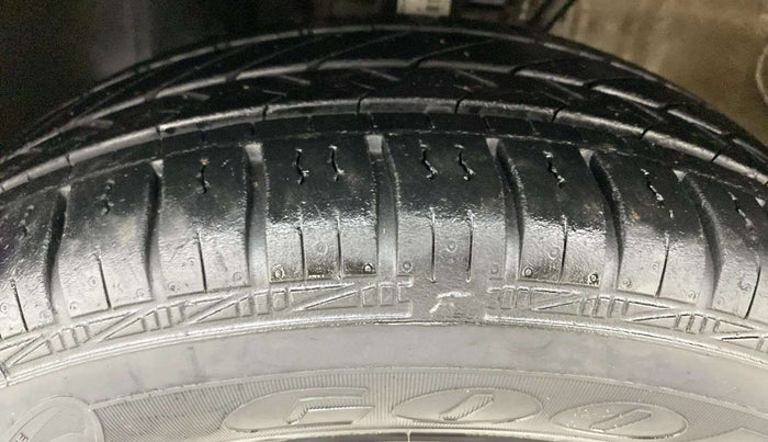 2019 Volkswagen Polo TRENDLINE 1.0L, Petrol, Manual, 25,854 km, Left Front Tyre Tread