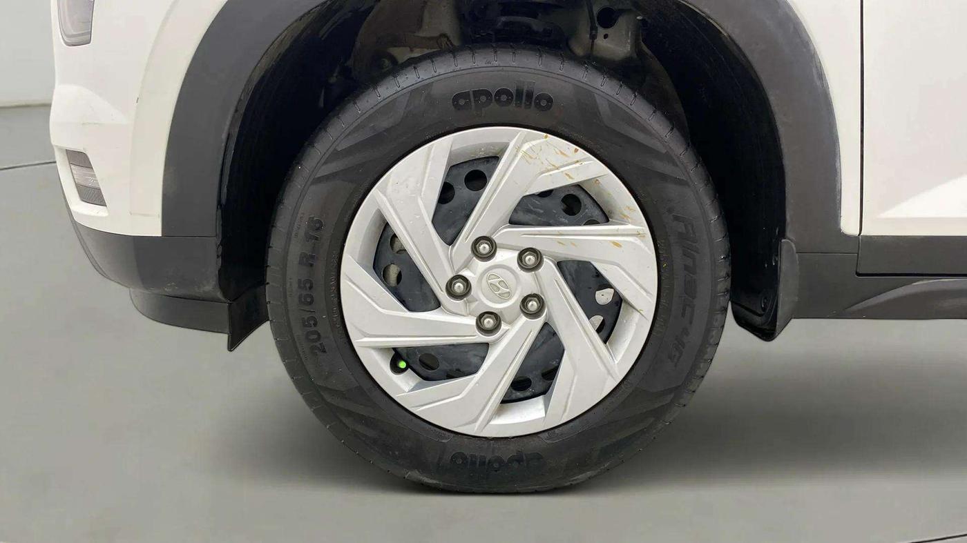 2022 Hyundai Creta E 1.5 PETROL, Petrol, Manual, 23,533 km, Left Front Wheel