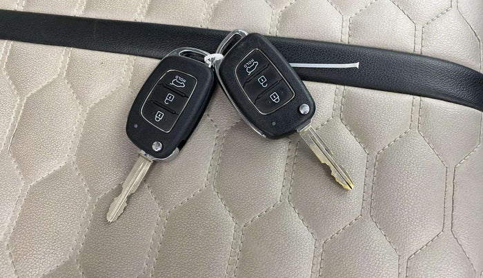 2022 Hyundai Creta E 1.5 PETROL, Petrol, Manual, 23,417 km, Key Close Up