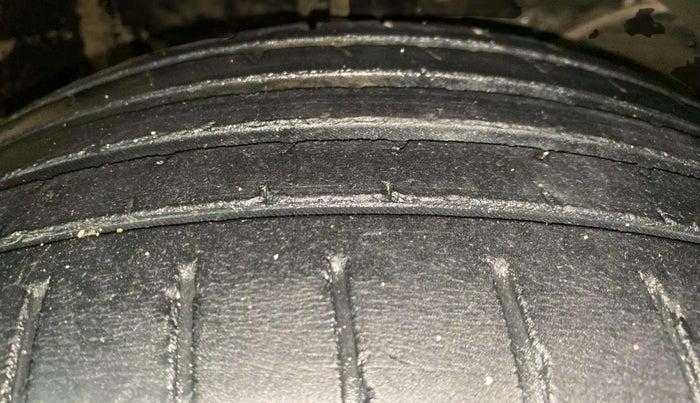 2017 Maruti Baleno ZETA PETROL 1.2, Petrol, Manual, 75,801 km, Right Front Tyre Tread