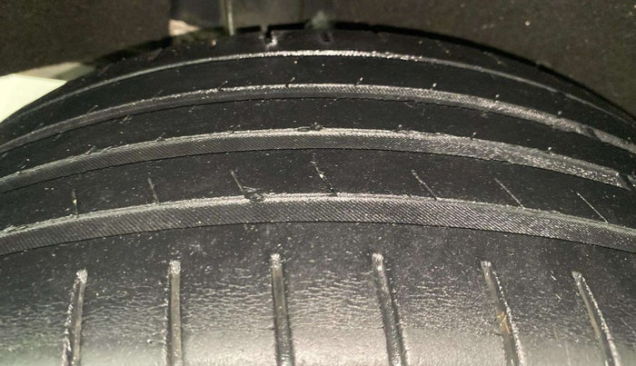 2017 Maruti Baleno ZETA PETROL 1.2, Petrol, Manual, 75,801 km, Right Rear Tyre Tread