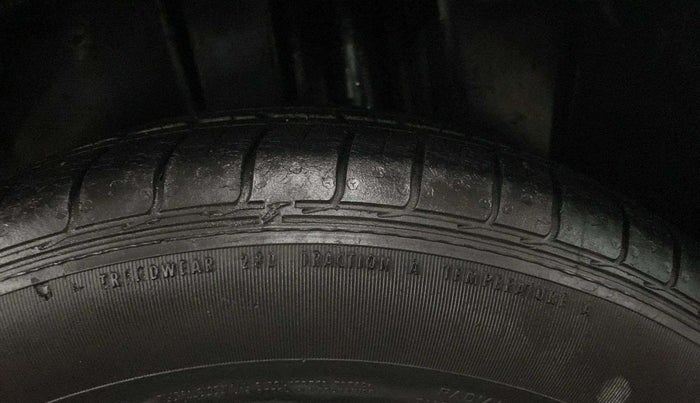 2017 Maruti Ciaz DELTA 1.4 MT PETROL, Petrol, Manual, 35,617 km, Left Rear Tyre Tread