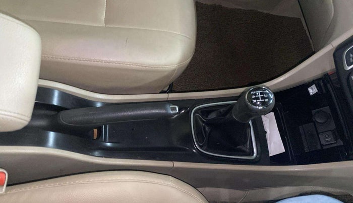 2017 Maruti Ciaz DELTA 1.4 MT PETROL, Petrol, Manual, 35,617 km, Gear Lever