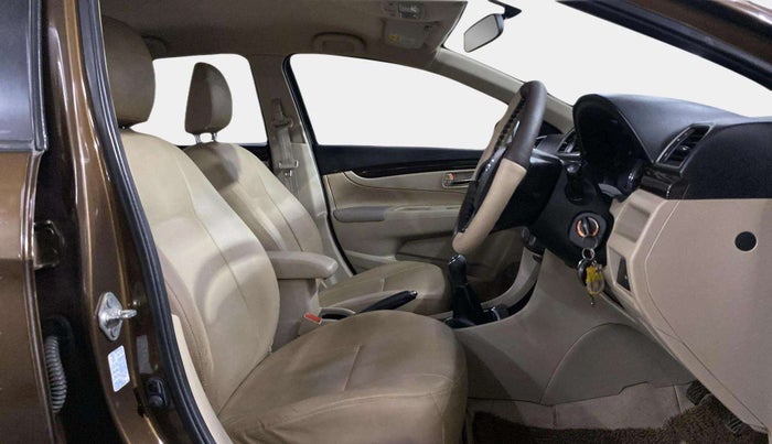 2017 Maruti Ciaz DELTA 1.4 MT PETROL, Petrol, Manual, 35,617 km, Right Side Front Door Cabin