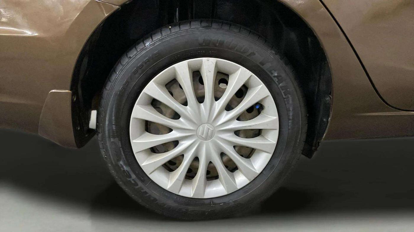 2017 Maruti Ciaz DELTA 1.4 MT PETROL, Petrol, Manual, 35,699 km, Right Rear Wheel