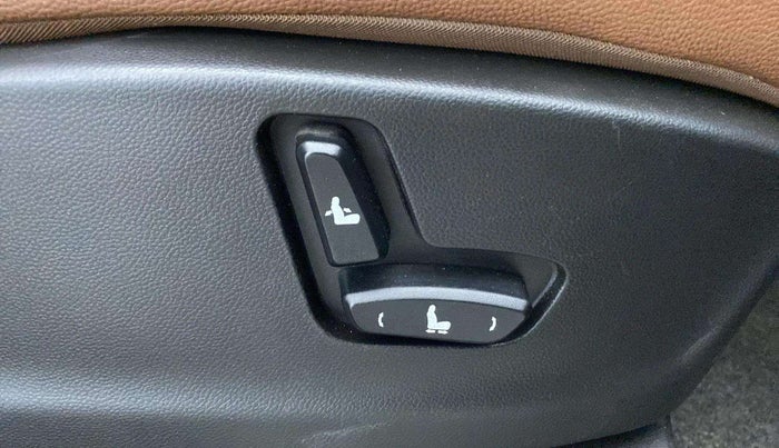 2021 MG HECTOR PLUS SELECT 2.0 DIESEL TURBO MT 7-STR, Diesel, Manual, 42,908 km, Driver Side Adjustment Panel