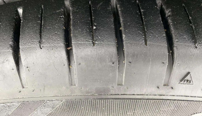 2023 Maruti Baleno ALPHA 1.2 AGS, Petrol, Automatic, 12,201 km, Left Front Tyre Tread