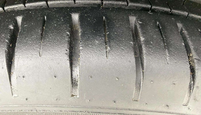 2023 Maruti Baleno ALPHA 1.2 AGS, Petrol, Automatic, 12,201 km, Right Front Tyre Tread