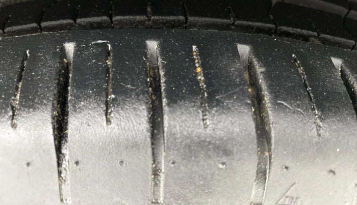 2023 Maruti Baleno ALPHA 1.2 AGS, Petrol, Automatic, 12,201 km, Right Rear Tyre Tread