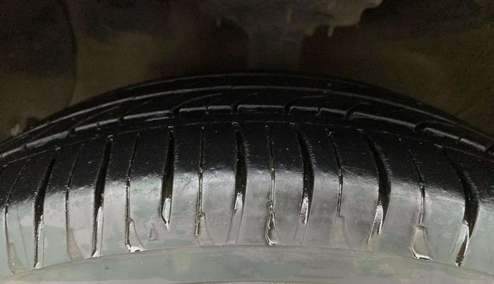 2017 Hyundai Grand i10 SPORTZ (O) AT 1.2 KAPPA VTVT, Petrol, Automatic, 39,301 km, Left Front Tyre Tread