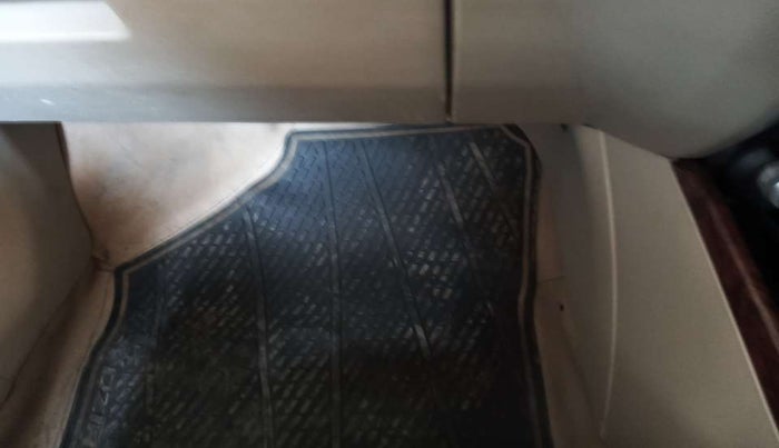 2019 Maruti Dzire VXI, Petrol, Manual, 38,118 km, Flooring - Carpet is minor damage