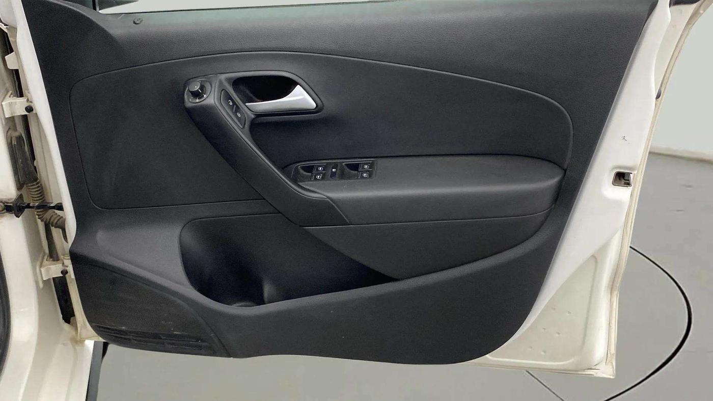 2020 Volkswagen Polo HIGHLINE PLUS 1.0, Petrol, Manual, 35,056 km, Driver Side Door Panels Control