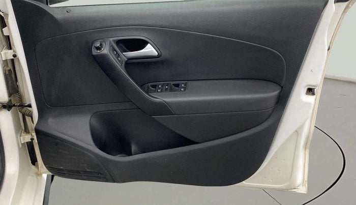 2020 Volkswagen Polo HIGHLINE PLUS 1.0, Petrol, Manual, 34,938 km, Driver Side Door Panels Control