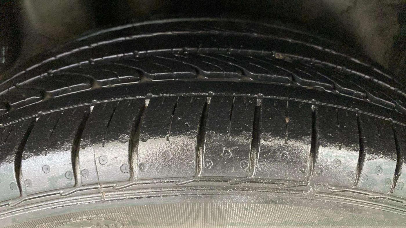 2020 Volkswagen Polo HIGHLINE PLUS 1.0, Petrol, Manual, 35,056 km, Right Rear Tyre Tread