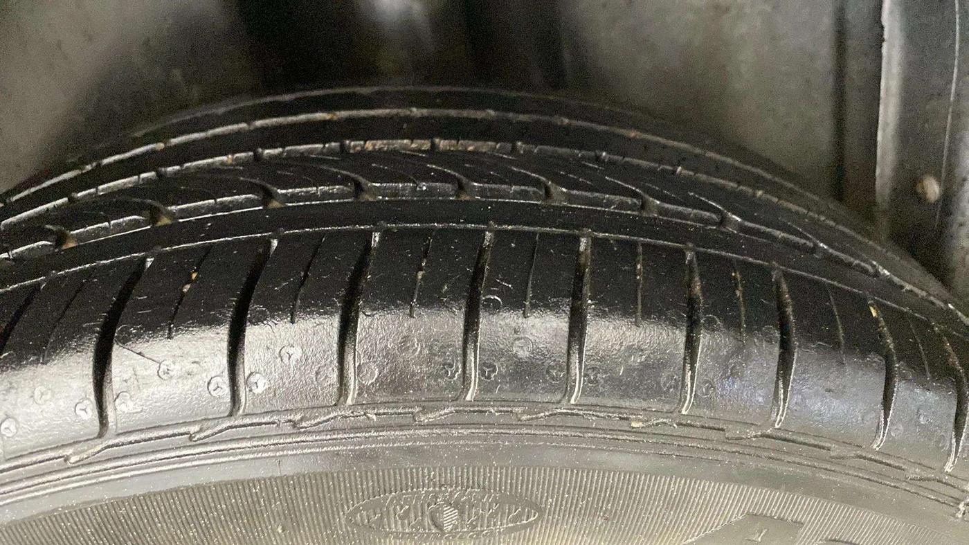 2020 Volkswagen Polo HIGHLINE PLUS 1.0, Petrol, Manual, 35,056 km, Left Rear Tyre Tread