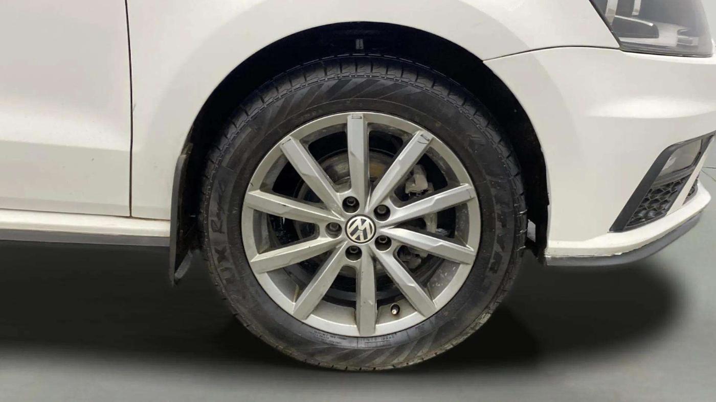 2020 Volkswagen Polo HIGHLINE PLUS 1.0, Petrol, Manual, 35,056 km, Right Front Wheel
