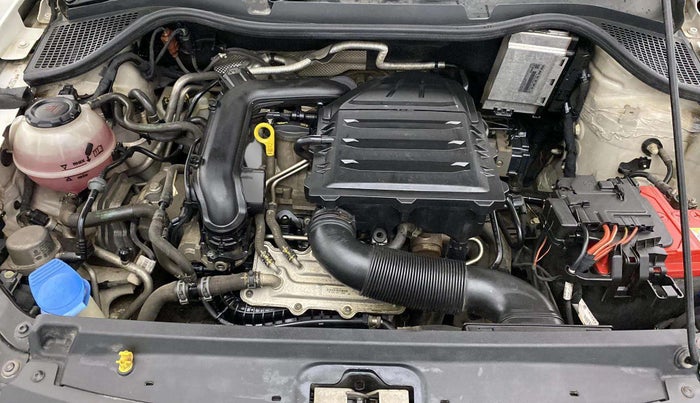 2020 Volkswagen Polo HIGHLINE PLUS 1.0, Petrol, Manual, 34,938 km, Engine View