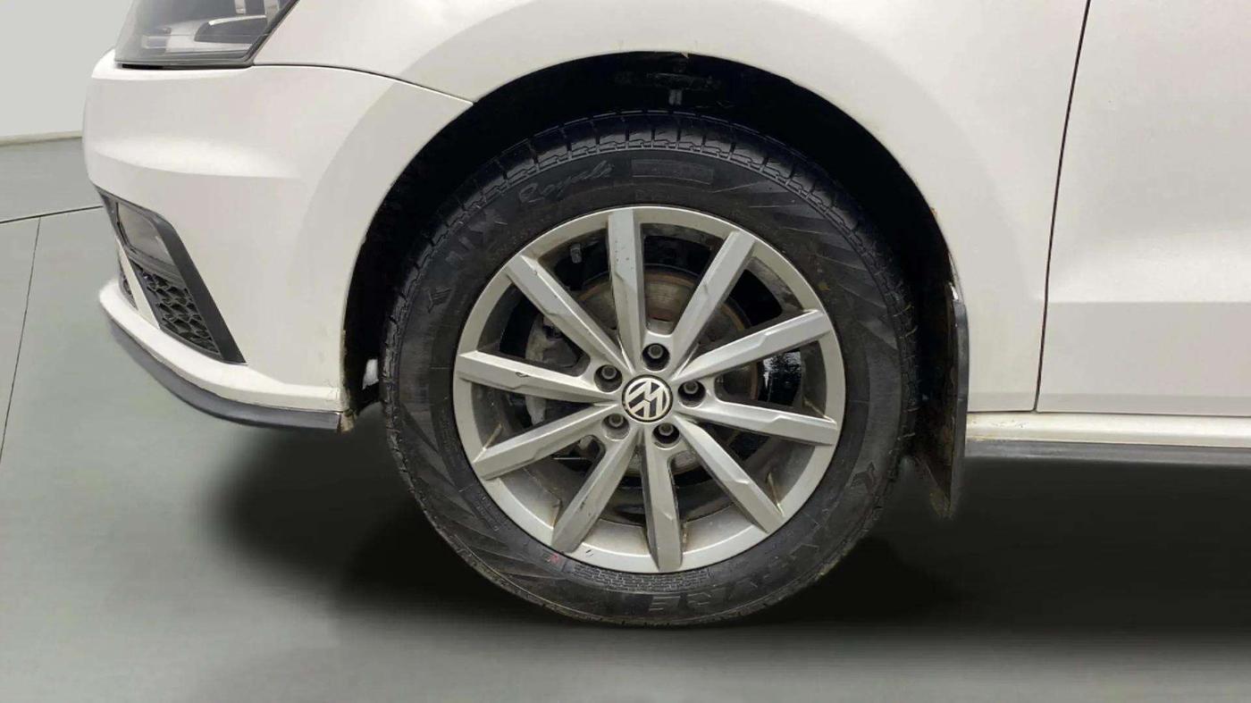 2020 Volkswagen Polo HIGHLINE PLUS 1.0, Petrol, Manual, 35,056 km, Left Front Wheel