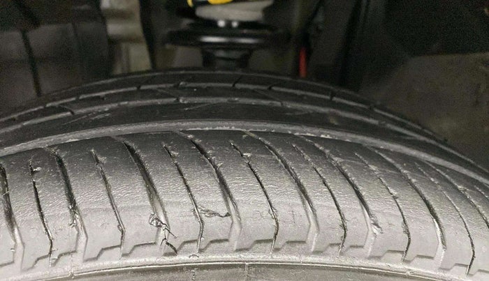 2023 Nissan MAGNITE XV MT, Petrol, Manual, 30,593 km, Left Front Tyre Tread