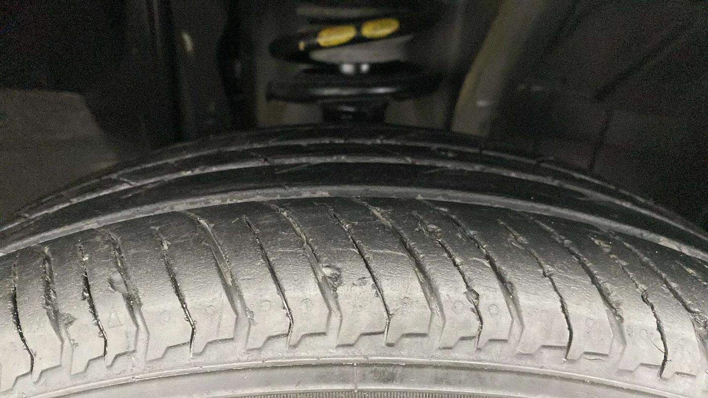 2023 Nissan MAGNITE XV MT, Petrol, Manual, 30,593 km, Right Front Tyre Tread