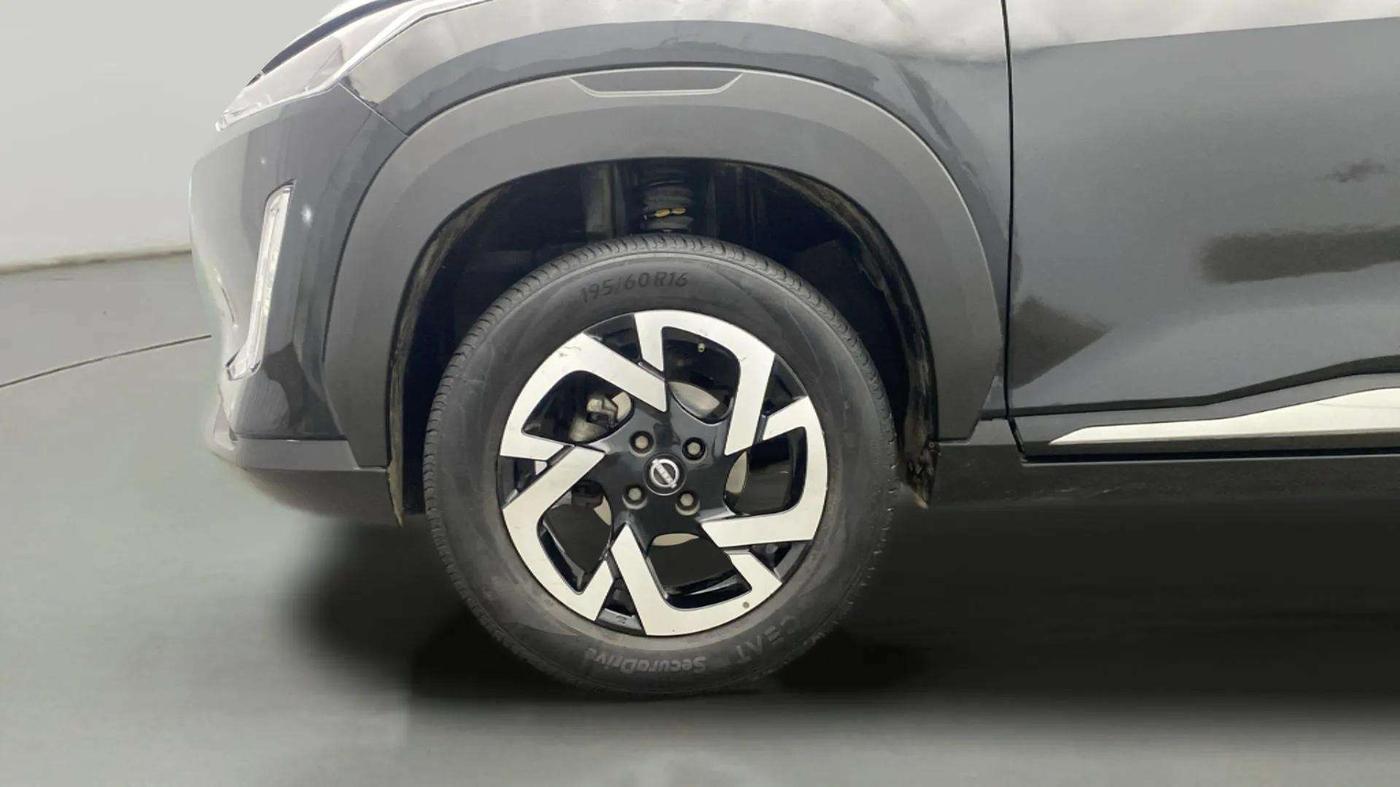 2023 Nissan MAGNITE XV MT, Petrol, Manual, 30,593 km, Left Front Wheel