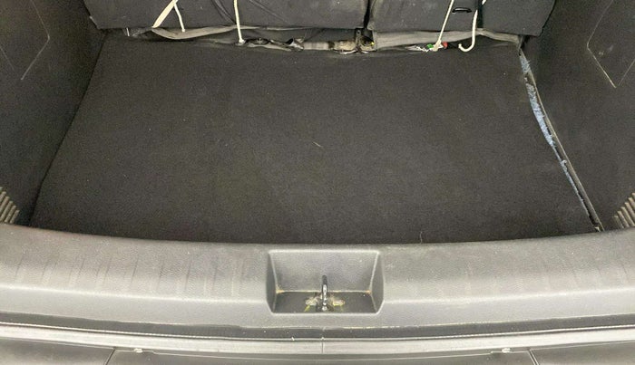 2023 Nissan MAGNITE XV MT, Petrol, Manual, 30,593 km, Boot Inside