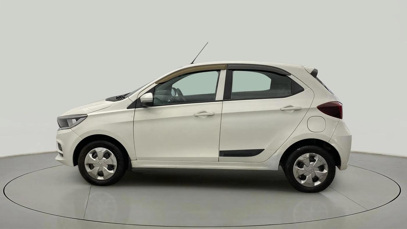 2020 Tata Tiago XT PETROL, CNG, Manual, 83,956 km, Left Side