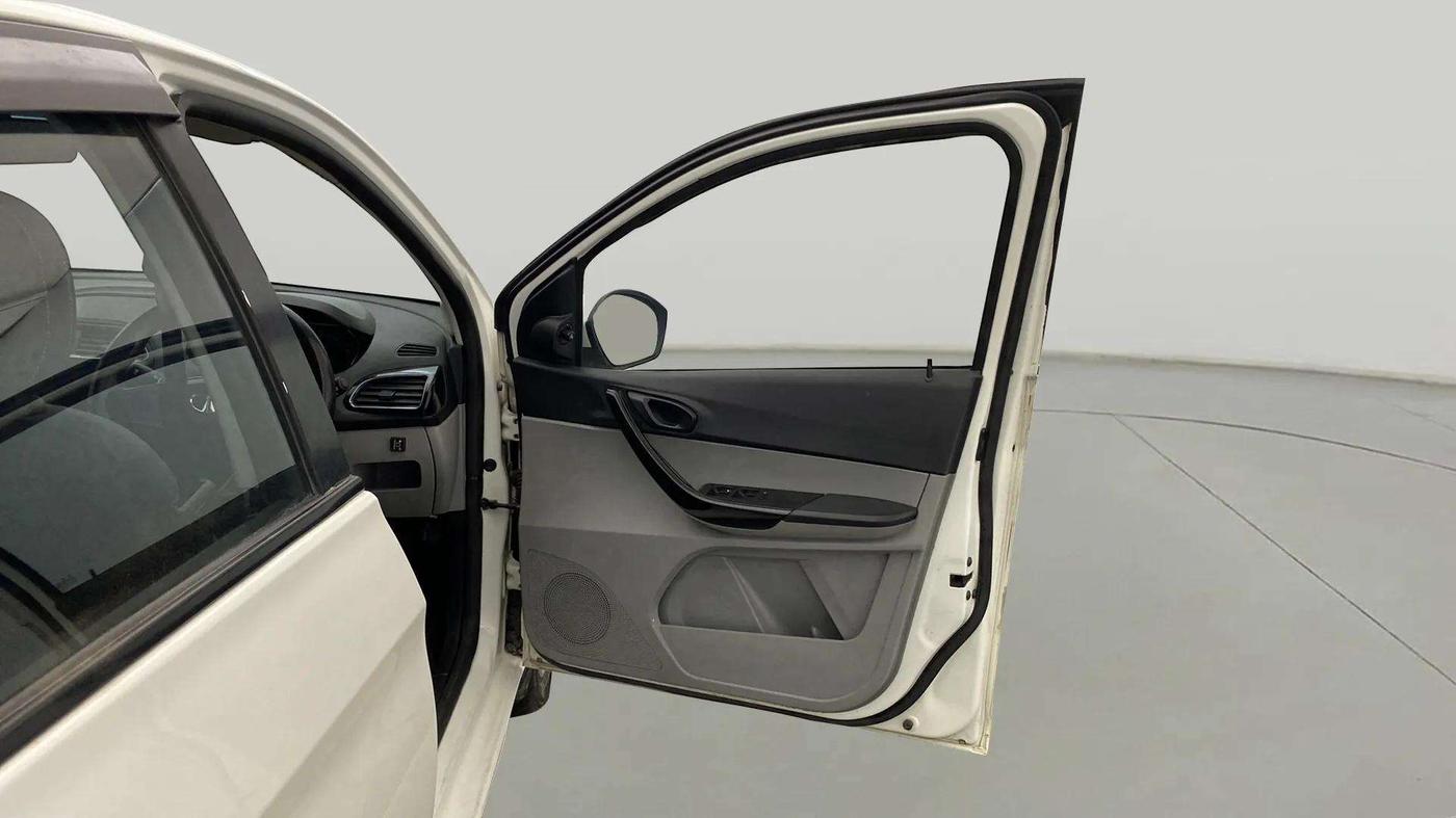 2020 Tata Tiago XT PETROL, CNG, Manual, 83,956 km, RHS Front Door
