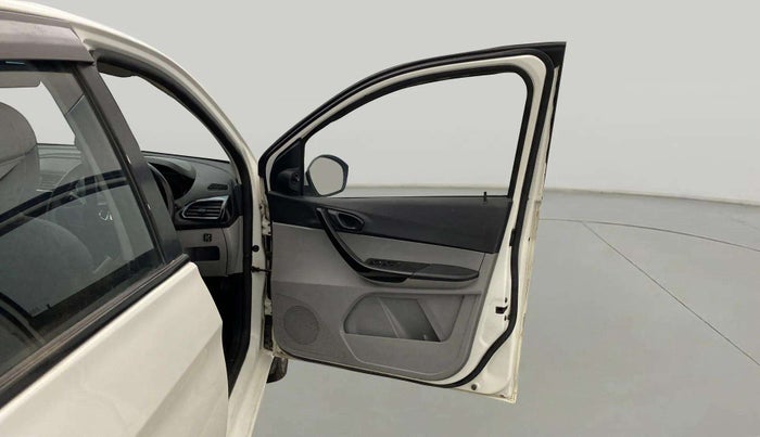 2020 Tata Tiago XT PETROL, CNG, Manual, 83,956 km, RHS Front Door