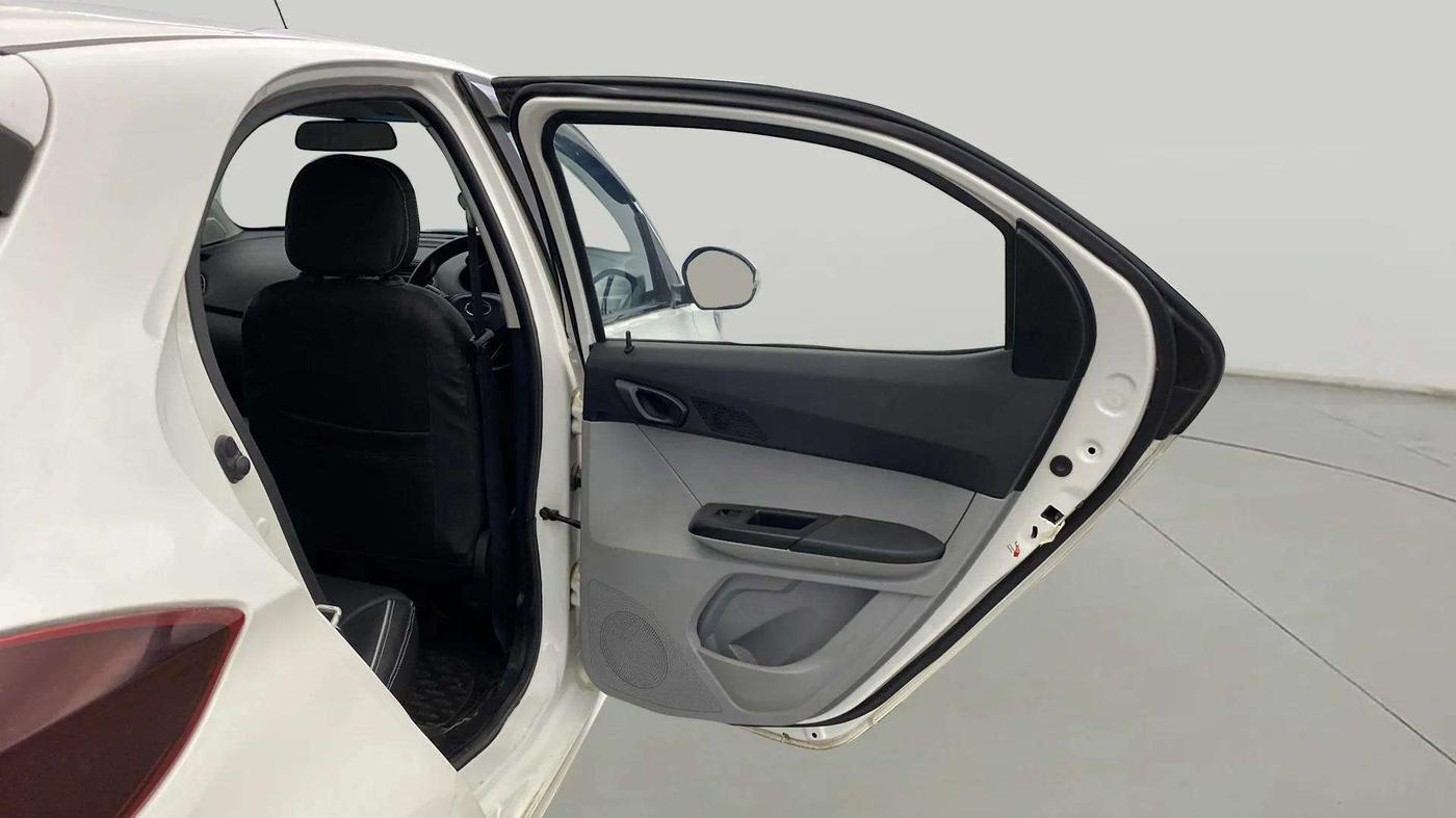 2020 Tata Tiago XT PETROL, CNG, Manual, 83,956 km, RHS Rear Door