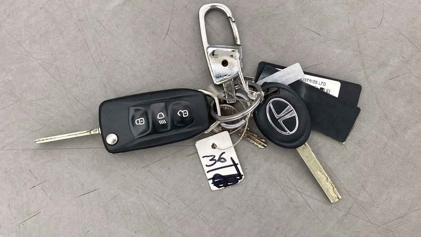 2020 Tata Tiago XT PETROL, CNG, Manual, 83,956 km, Key Close Up