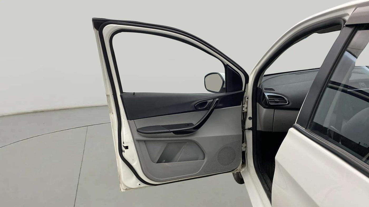 2020 Tata Tiago XT PETROL, CNG, Manual, 83,956 km, LHS Front Door