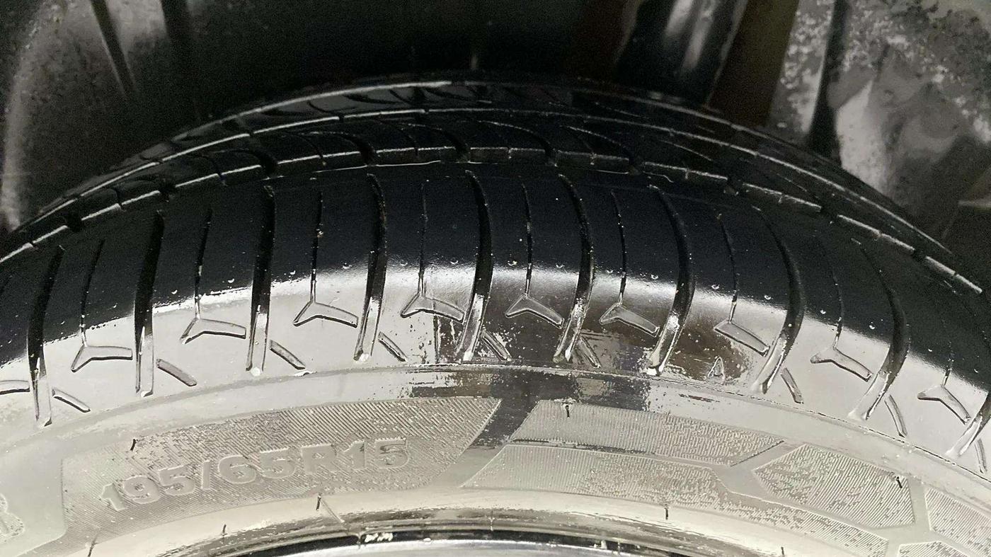 2019 Maruti XL6 ALPHA MT, Petrol, Manual, 98,184 km, Left Rear Tyre Tread