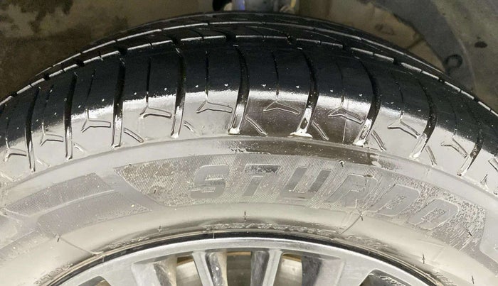 2019 Maruti XL6 ALPHA MT, Petrol, Manual, 98,058 km, Right Front Tyre Tread