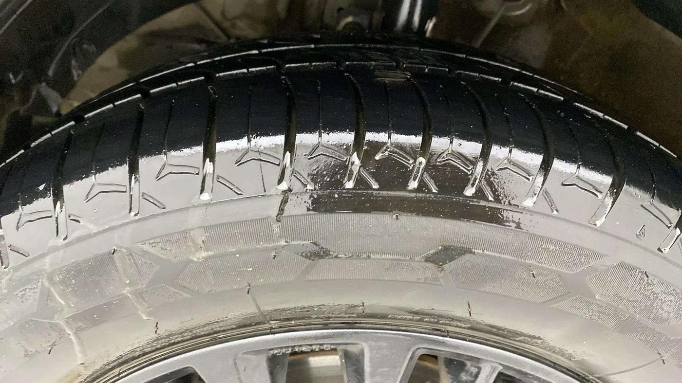 2019 Maruti XL6 ALPHA MT, Petrol, Manual, 98,184 km, Left Front Tyre Tread