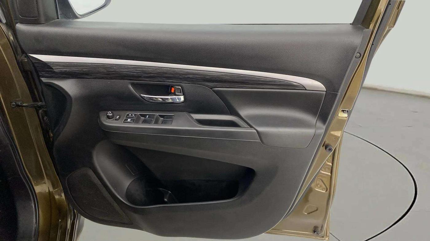 2019 Maruti XL6 ALPHA MT, Petrol, Manual, 98,184 km, Driver Side Door Panels Control