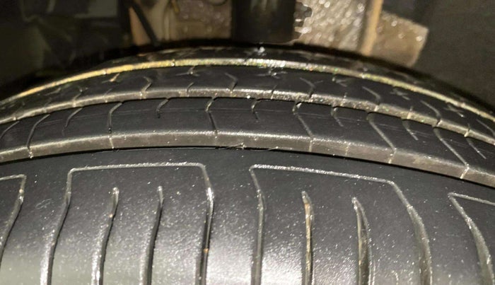 2017 Tata Tiago XZ PETROL, Petrol, Manual, 29,777 km, Left Front Tyre Tread