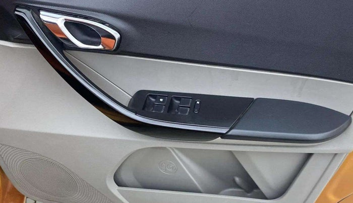 2017 Tata Tiago XZ PETROL, Petrol, Manual, 29,777 km, Driver Side Door Panels Control